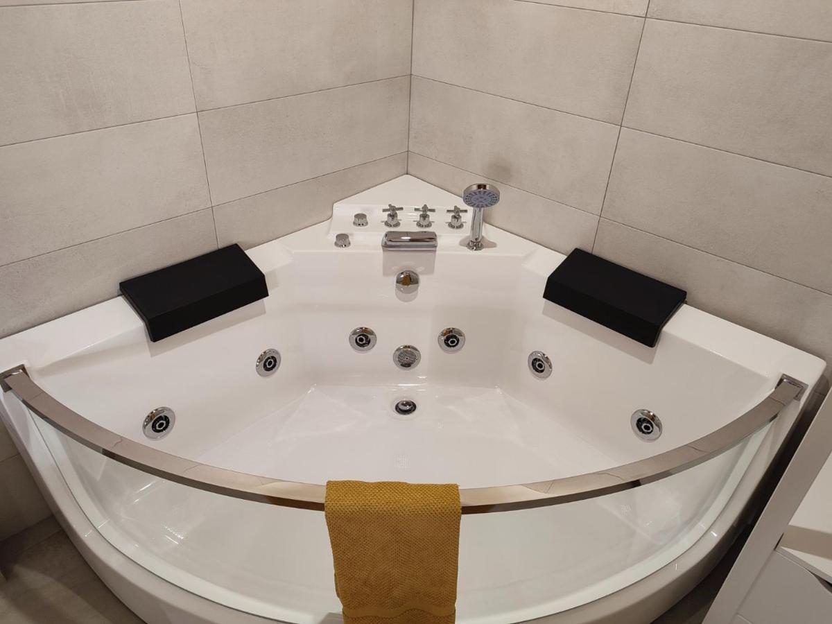 Penafiel Dreams Con Jacuzzi Apartment Exterior photo